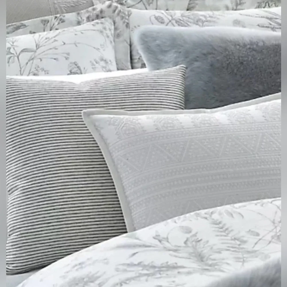 NEW RALPH LAUREN HOME THROW PILLOW WHITE & GRAY WOVEN ON BOTH SIDES 15 X 20